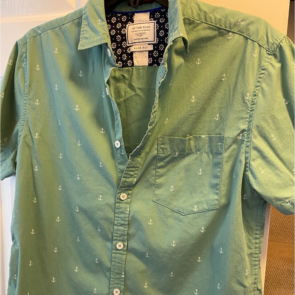 Mens/Boys shirt sleeve dress shirt. Slim Fit